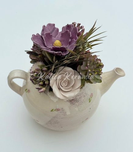 Lilás kannás dekoráció 