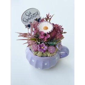 Lila bögrés dekoráció