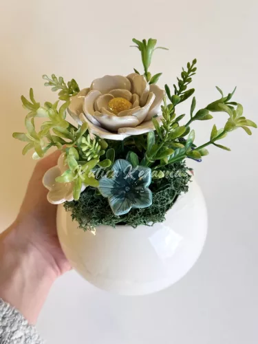 Fehér rózsás dekoráció