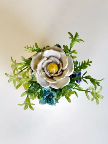 Fehér rózsás dekoráció