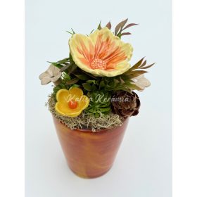 Sárgás kaspós asztaldísz