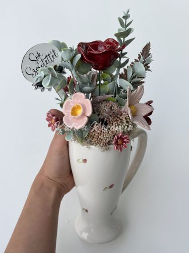 Vörös rózsás asztali dekoráció