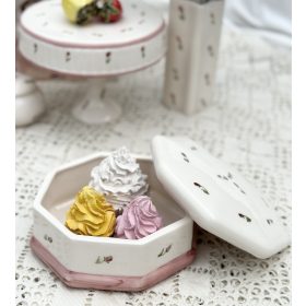 Nyolcszögletű rózsás bonbonier