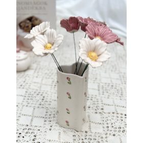 Rózsás szív alakú váza