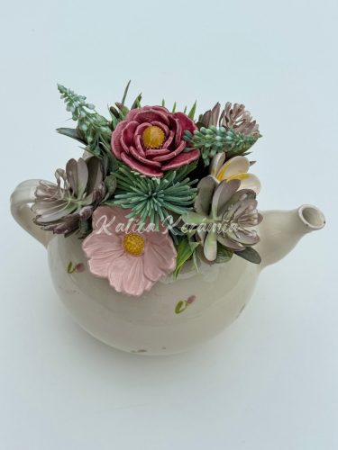 Rózsás kannás dekoráció