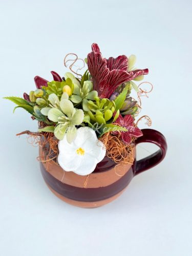 Csíkos bögrés dekoráció