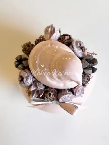 Rózsaszín madárkás dekoráció