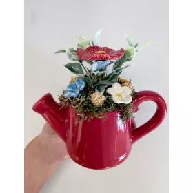 Kis piros kannás dekoráció