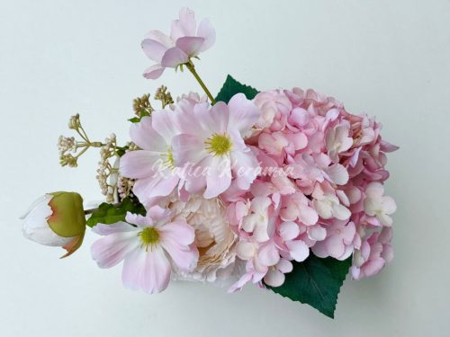 Fehér masnis dekoráció