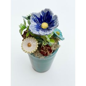 Kékes kaspós dekoráció